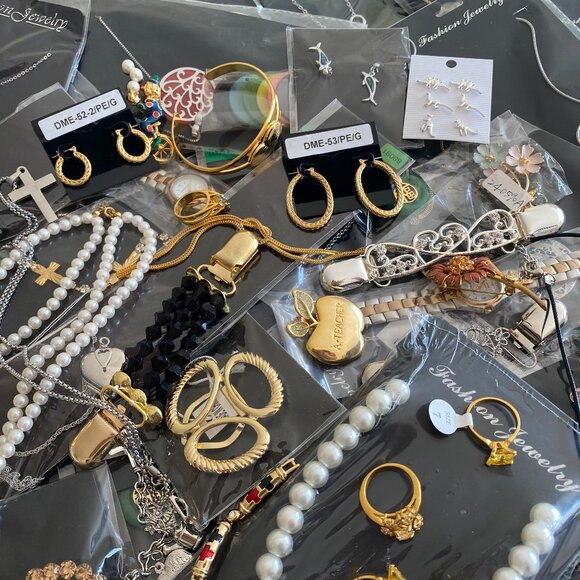 1/2 Pound Vintage To Modern FASHION JEWELRY Lot All Wearable!! READ DESCRIPTION - Picture 3 of 5